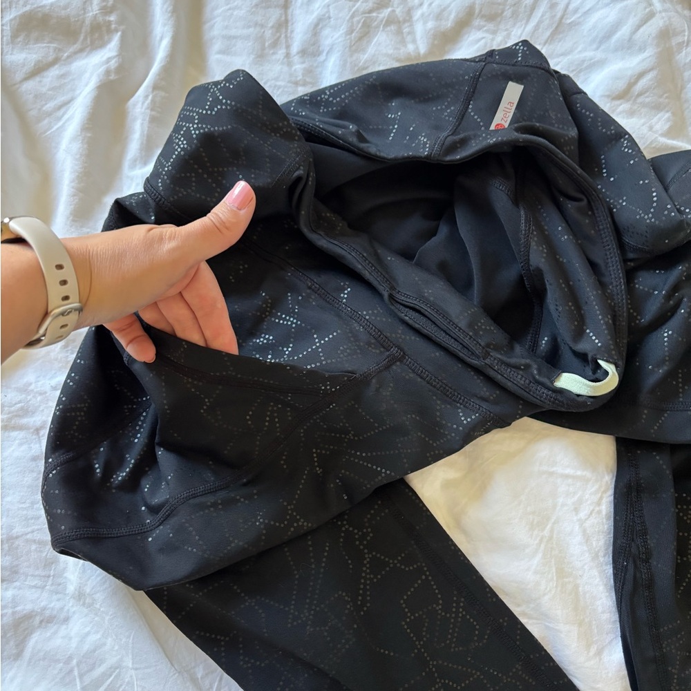 Zella Black Patterned Leggings with Fashion Cutouts - Picture 5 of 7